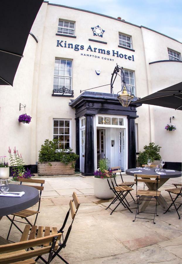 The Kings Arms Hotel Kingston upon Thames  Buitenkant foto