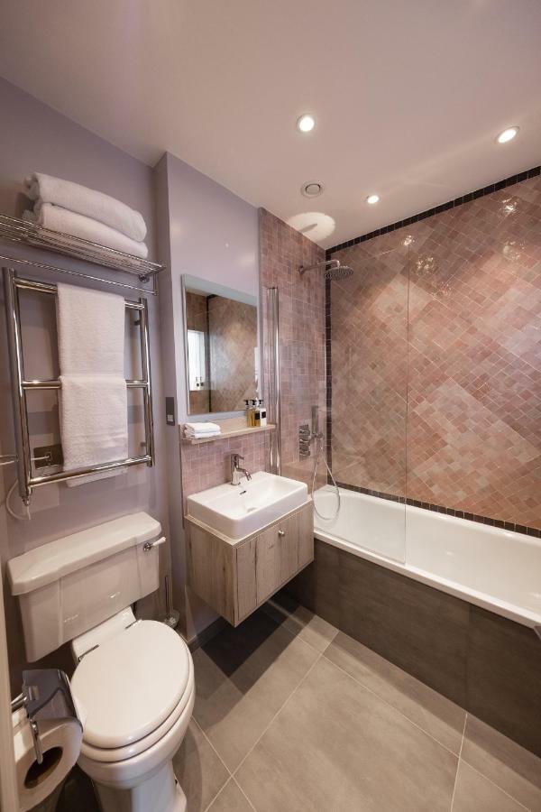 The Kings Arms Hotel Kingston upon Thames  Buitenkant foto